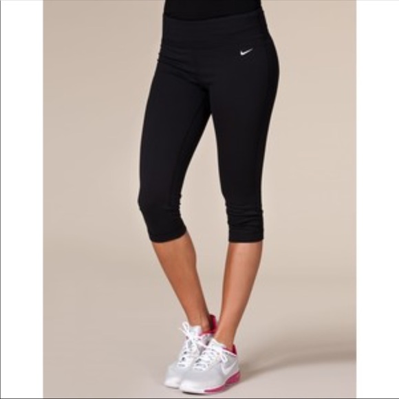 Nike Pants - 🏆HP🏆NIKE ATHLETIC WORKOUT CAPRIS